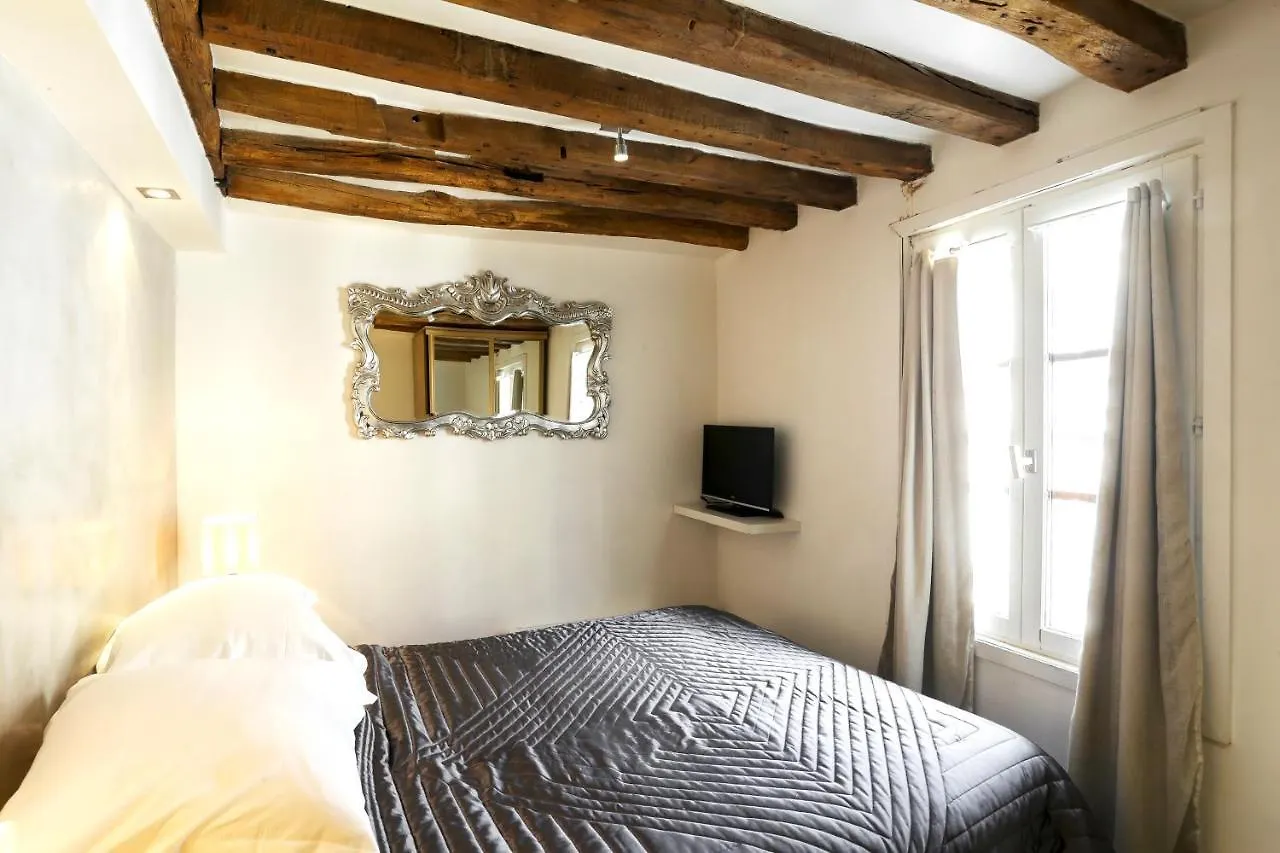 Appartement Louvre Duplex à Paris 0*,  France