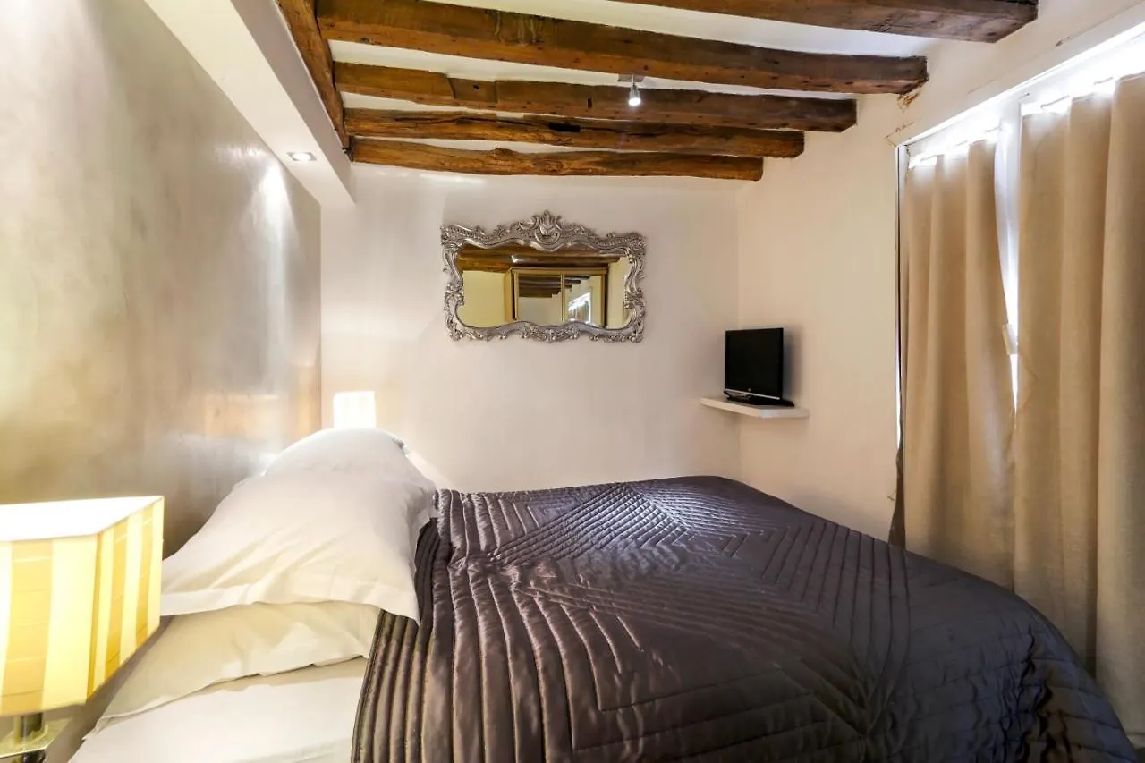 Апартаменты Habitat Parisien - 1Br-1Ba - Duplex Louvre Museum  Париж